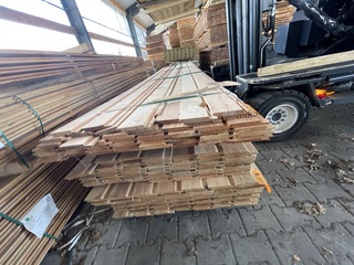 Ca. 54x Douglas channelsiding, 18x137mm, lengte 400cm